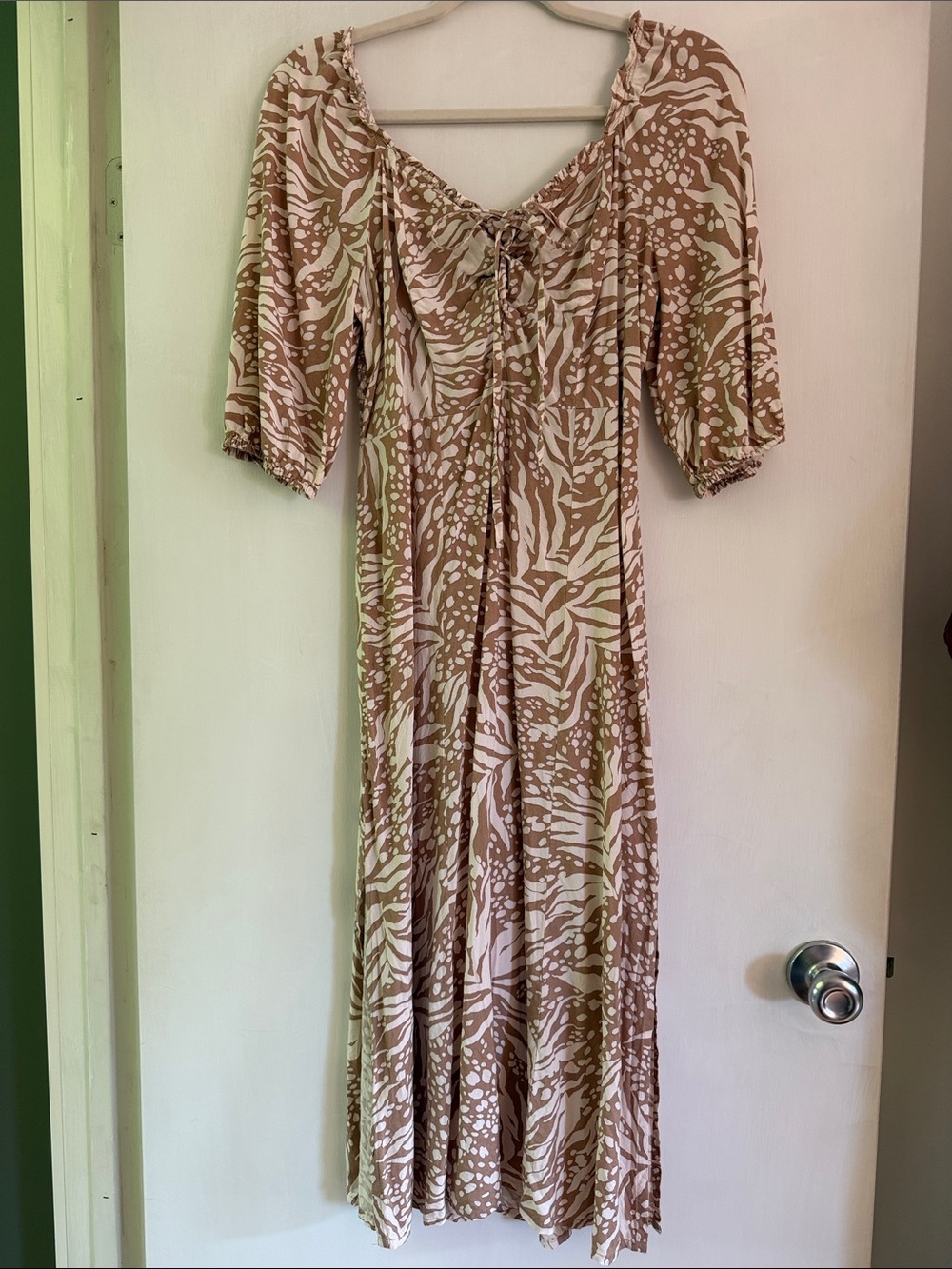 Jessica Simpson Taupe and White Printed Maxi Dress - women’s size medium